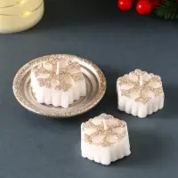 Набор свечей &laquo;Снежинки и подсвечник&raquo;, 3 шт., 12&times;10&times;4 см
