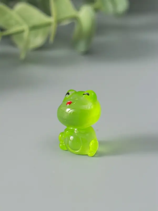 Сувенир эпоксидная смола флюоресцентный Сувенир эпоксидная смола флюоресцентный "Лягушата" набор 6 шт 3,2х2,5х2 см