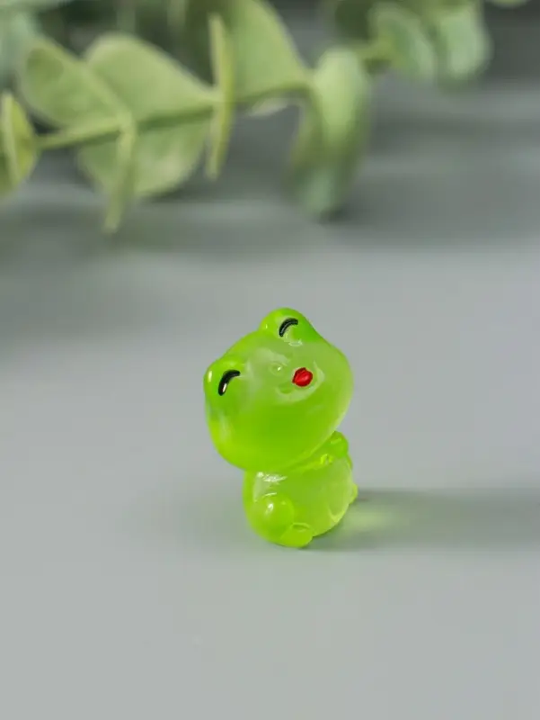 Сувенир эпоксидная смола флюоресцентный Сувенир эпоксидная смола флюоресцентный "Лягушата" набор 6 шт 3,2х2,5х2 см