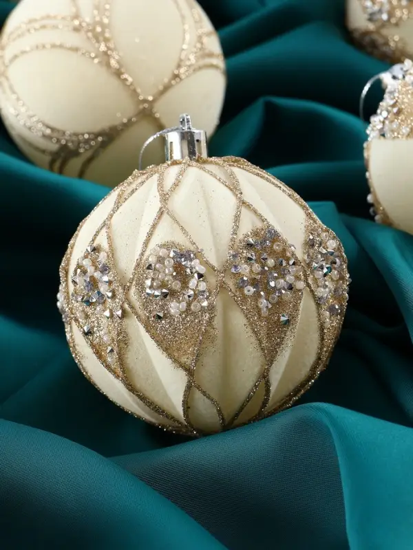 Набор шаров пластик d-8 см, 9 шт Набор шаров пластик d-8 см, 9 шт "Бархат. Фестиваль" сияние, белый