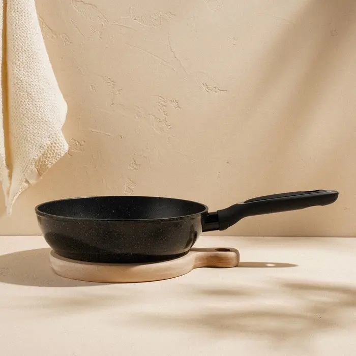 Сковорода с высоким бортом SL Home, d=24 см, h=6.3 см, антипригарное покрытие, индукция, алюминий, чёрная