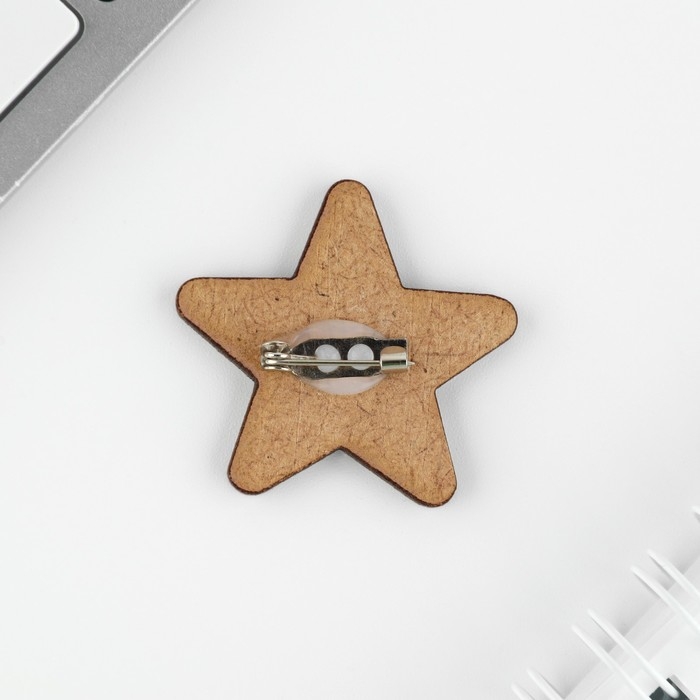 Подарочный набор «Герой и защитник. 23 февраля», блокнот, карандаши (2 шт) и значок Подарочный набор «Герой и защитник. 23 февраля», блокнот, карандаши (2 шт) и значок