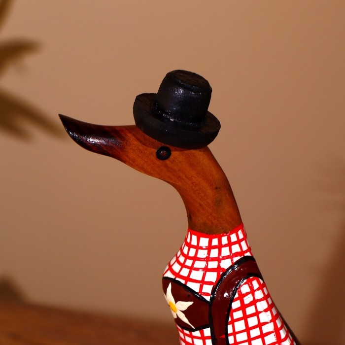 Сувенир Сувенир "Утка-фермер" дерево 27 см МИКС