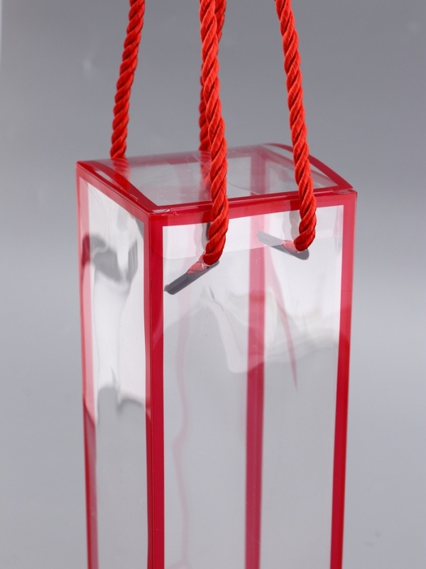 Коробка из PET с ручками, красная, 7 х 7 х 21 см Коробка из PET с ручками, красная, 7 х 7 х 21 см