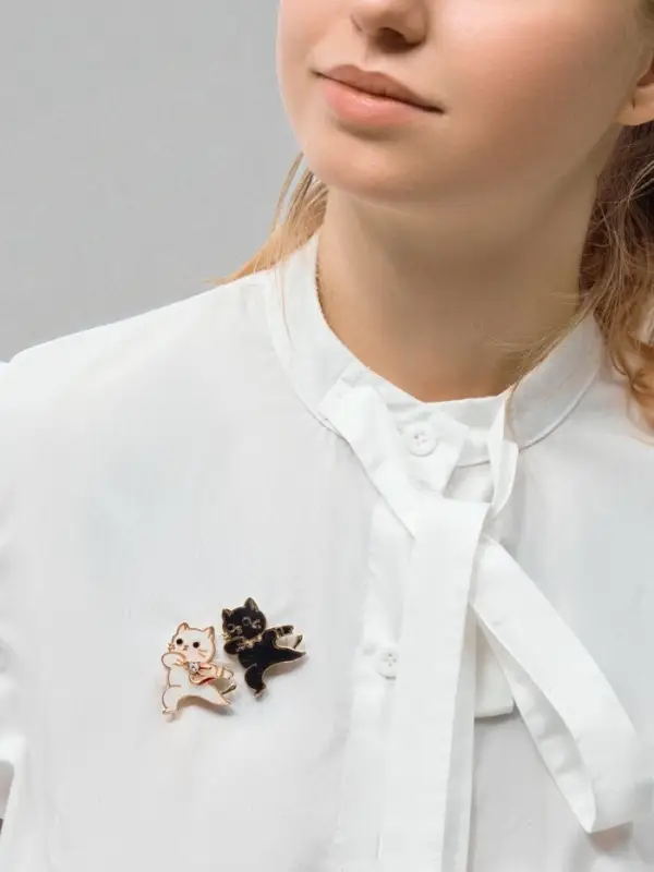 Брошь  Брошь "Кот" герой, бело-розовая в золоте