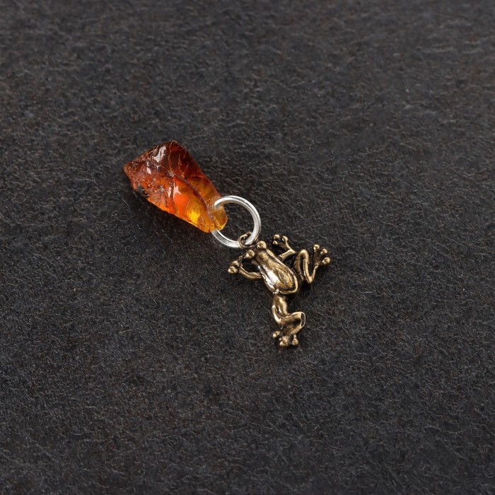 Сувенир Сувенир "Лягушка", латунь, янтарная смола