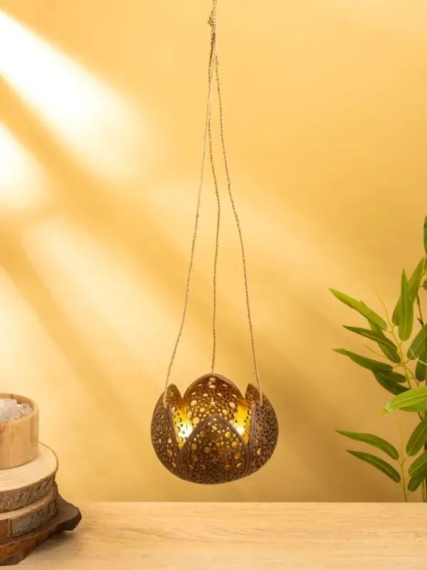 Подсвечник подвесной из кокоса «Бутон», 14×14×10 см, коричнево-золотой