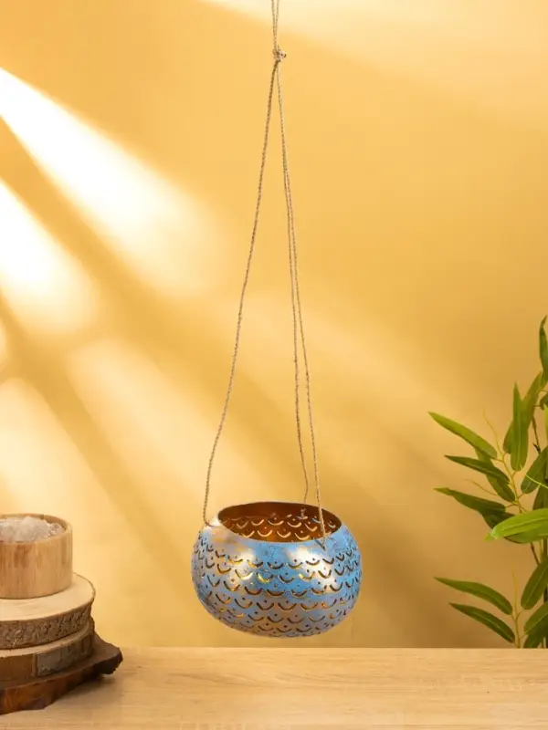 Подсвечник подвесной из кокоса, 14-16 см, сине-золотой Подсвечник подвесной из кокоса, 14-16 см, сине-золотой