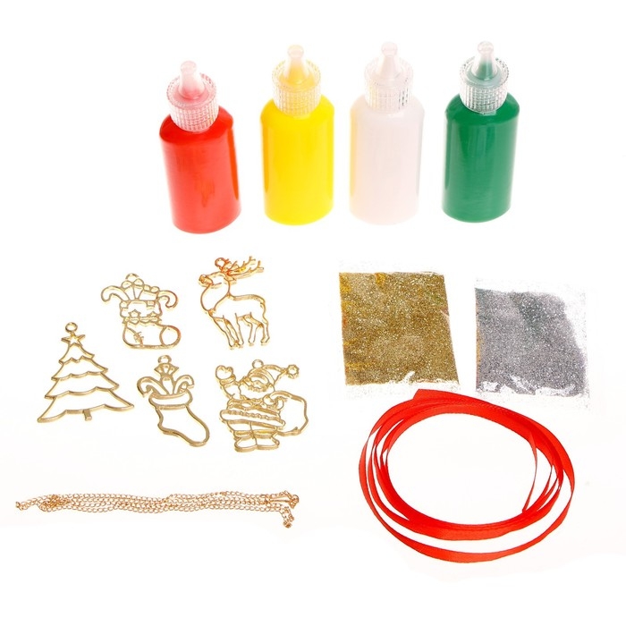 Набор для творчества «Раскрась витражики. Новогодние украшения на ёлку» Набор для творчества «Раскрась витражики. Новогодние украшения на ёлку»