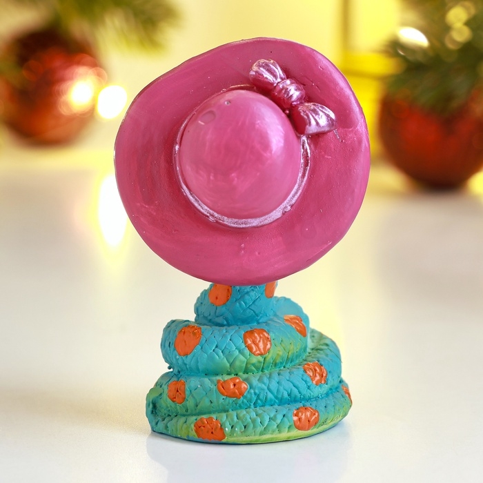 Новый год. Символ 2025. Фигура  Новый год. Символ 2025. Фигура "Змейка в шляпке" 4х6х6см, цветная