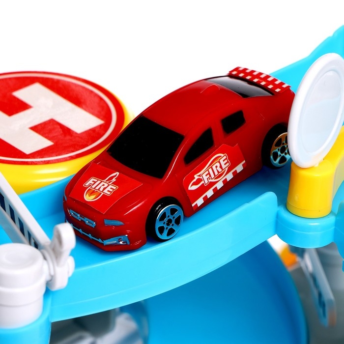 Парковка &laquo;Город&raquo; с 6 машинками и лифтом, свет и звук