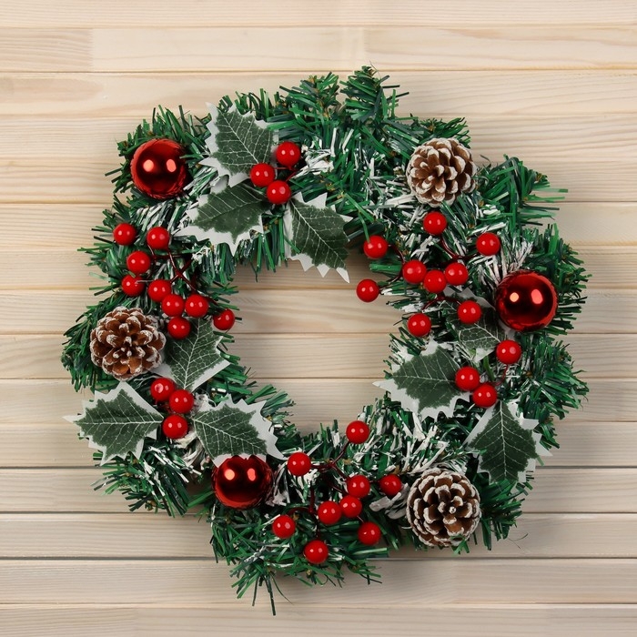 Венок новогодний d-30 см  Венок новогодний d-30 см "Лесной фестиваль" ягоды листья