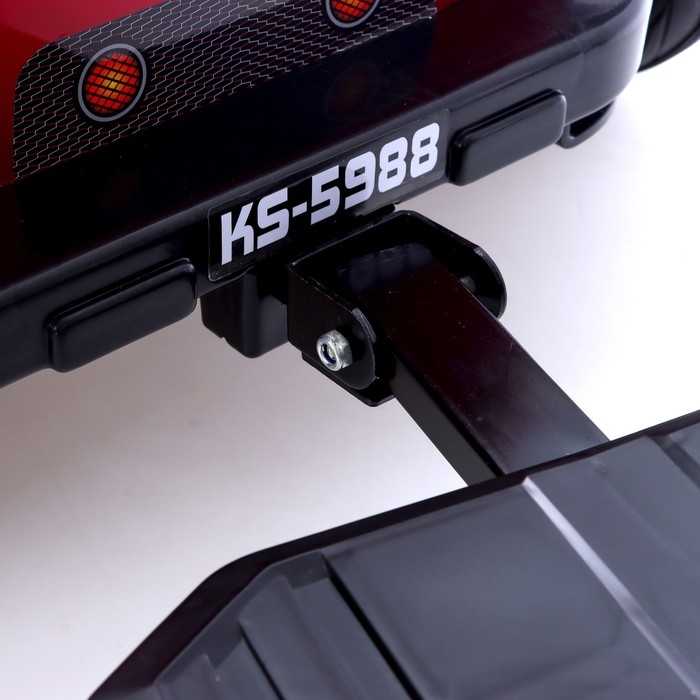 Электромобиль «Ретро», с подставкой для родителя, цвет красный глянец Электромобиль «Ретро», с подставкой для родителя, цвет красный глянец