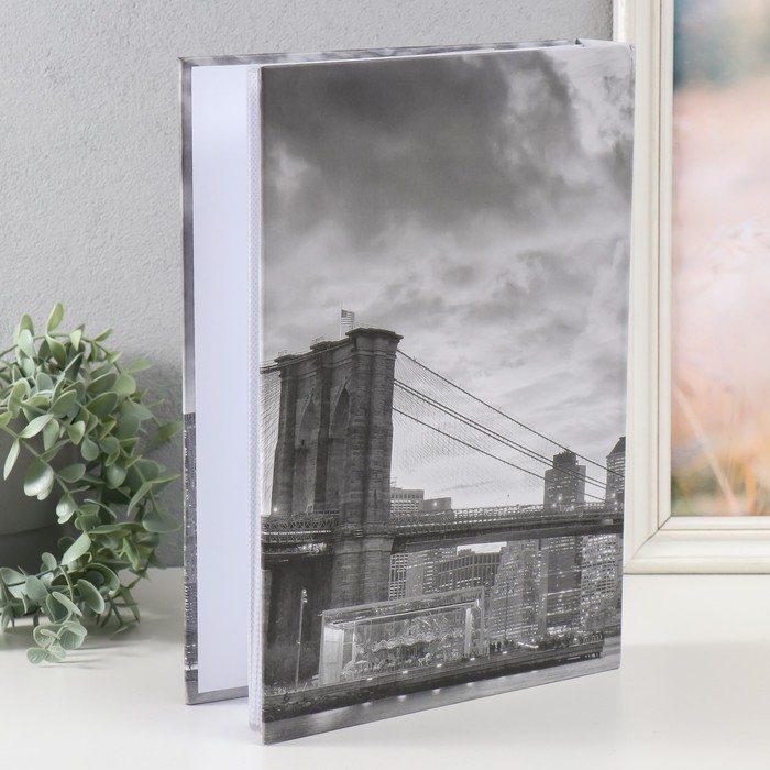 Фотоальбом на 200 фото 10х15 см Фотоальбом на 200 фото 10х15 см "Мегаполис" бумажные листы 32,5х5х22 см