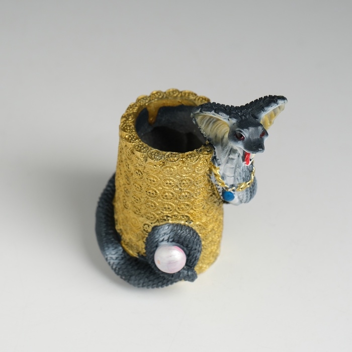 Карандашница полистоун Карандашница полистоун "Змея тёмная с жемчужиной на монетах" 6,8х6,5х9,3 см