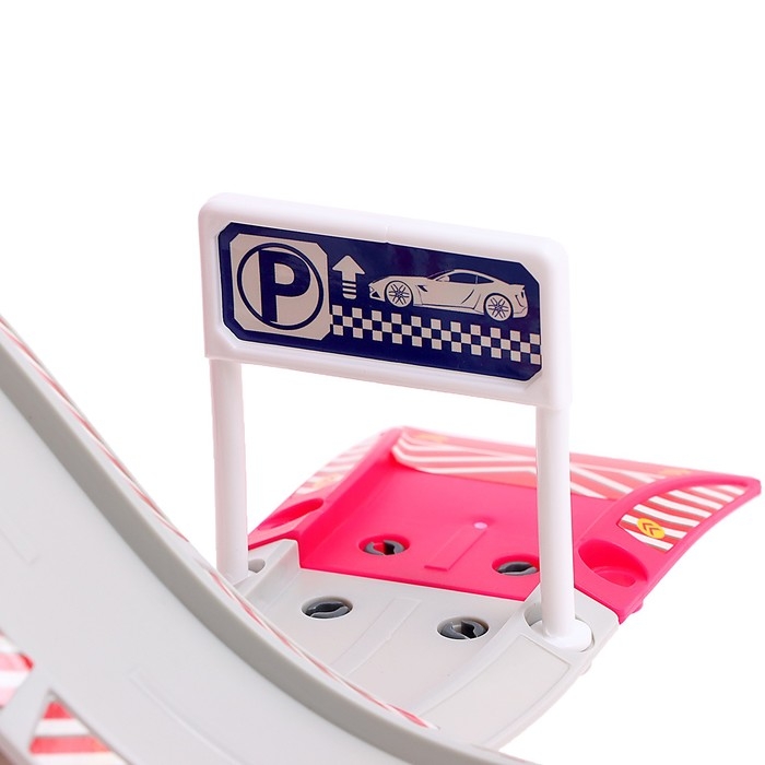 Парковка &laquo;Станция скорой помощи&raquo;, с металлическими машинкой и вертолётом