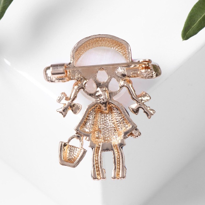 Брошь «Девочка» в шляпке, цветная в золоте Брошь «Девочка» в шляпке, цветная в золоте