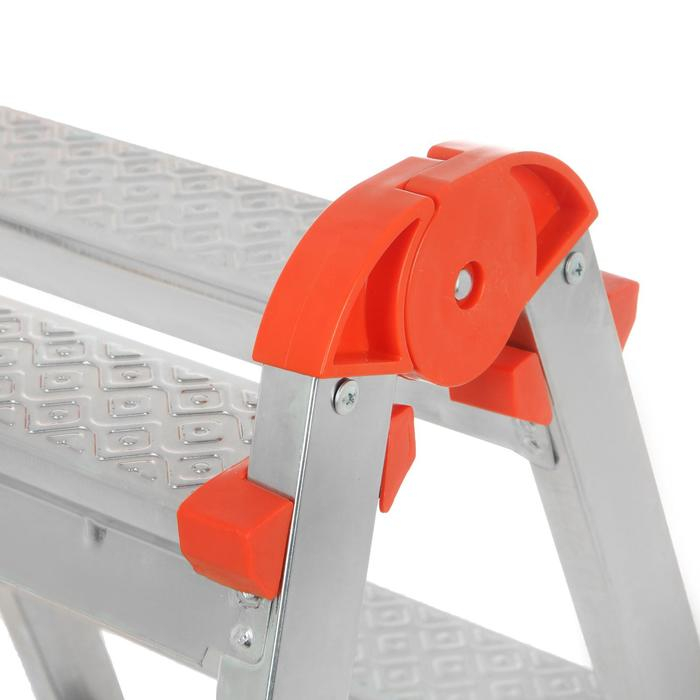 Стремянка PERILLA 122405, оцинкованная, двухсторонняя, 5 ступеней, 1030 мм Стремянка PERILLA 122405, оцинкованная, двухсторонняя, 5 ступеней, 1030 мм