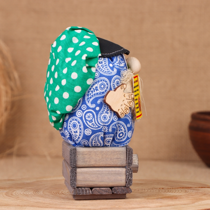 Домовой Домовой "Фома", на сундуке, 17х11х10 см