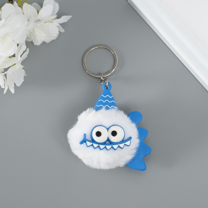 Пушистик на кольце "Пиранья" белый 7,5х7х6 см