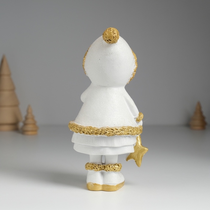 Сувенир полистоун  Сувенир полистоун "Малышка в белой шубке с золотым мехом" МИКС 7х5,5х16 см