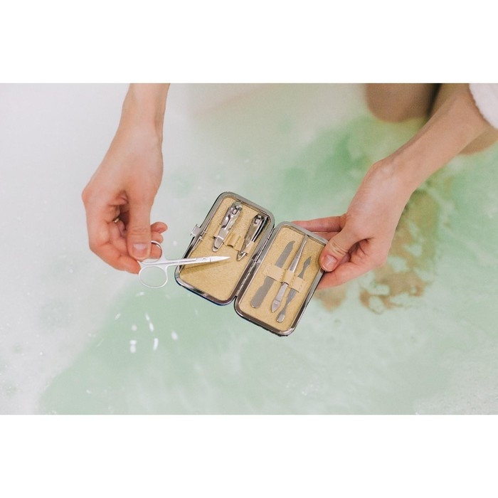 Набор маникюрный, 6 предметов, в футляре, разноцветный Набор маникюрный, 6 предметов, в футляре, разноцветный