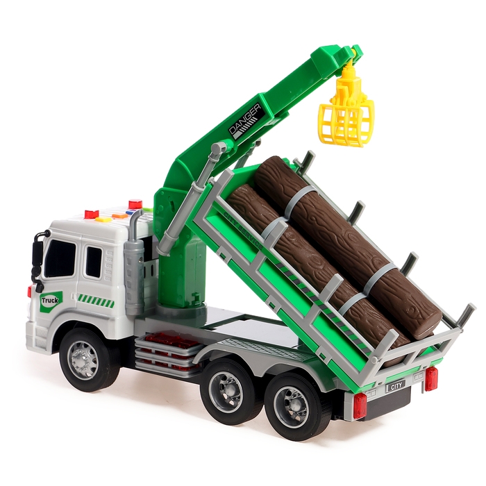 Грузовик «Лесовоз», инерция, 1:16, световые и звуковые эффекты Грузовик «Лесовоз», инерция, 1:16, световые и звуковые эффекты