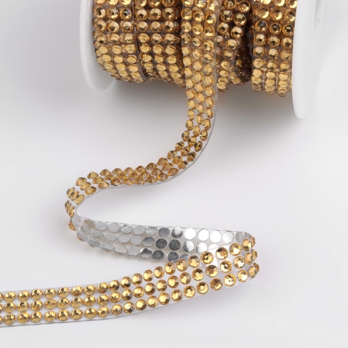 Стразы термоклеевые, d = 4 мм, ширина - 10 мм, 4,5 ± 0,5 м, цвет золотой Стразы термоклеевые, d = 4 мм, ширина - 10 мм, 4,5 ± 0,5 м, цвет золотой