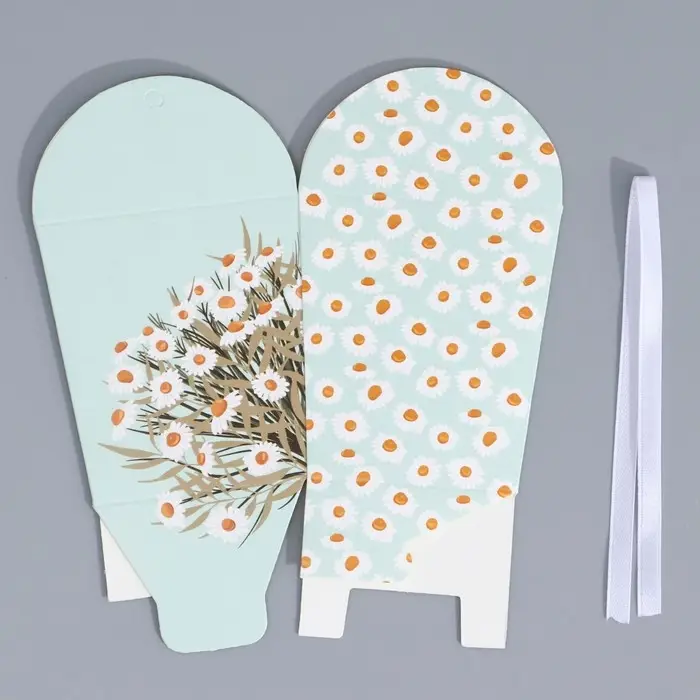 Коробка бонбоньерка, упаковка подарочная, «Ромашки», 8 х 7.5 х 6 см см