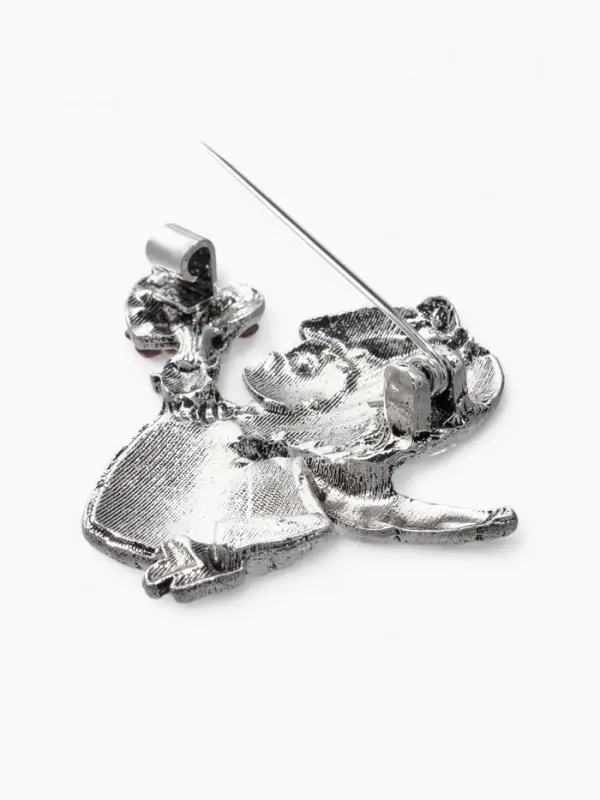 Брошь &laquo;Купидон&raquo;, девочка, красно-белая в чернёном серебре