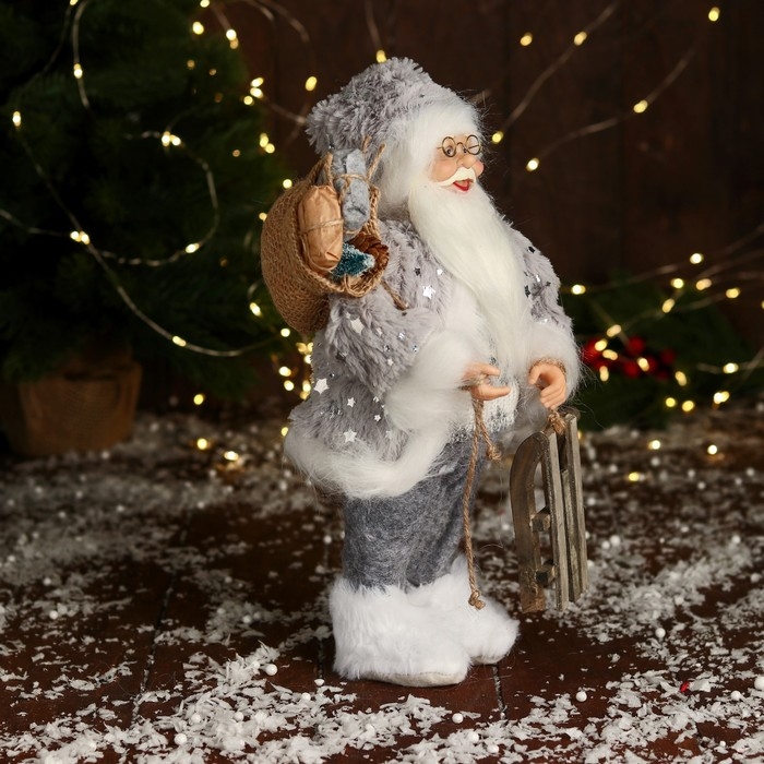 Дед Мороз Дед Мороз "Блестящей шубе и с санями" 28 см, серебро