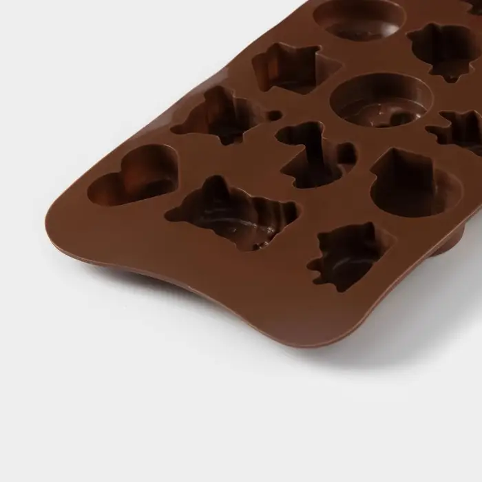 Форма для конфет и шоколада Доляна &laquo;Счастье есть&raquo;, силикон, 21&times;11&times;1.5 см, 15 ячеек, коричневый
