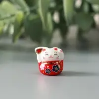 Фигурка керамика &laquo;Манэки-нэко с веером и в цветах&raquo;, 1.2&times;0.6&times;1.5 см, МИКС
