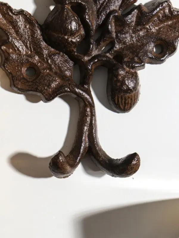 Крючки настенные &laquo;Листья с ягодками&raquo;, ключница декоративная, чугун, 10.3&times;1.8&times;14.3 см