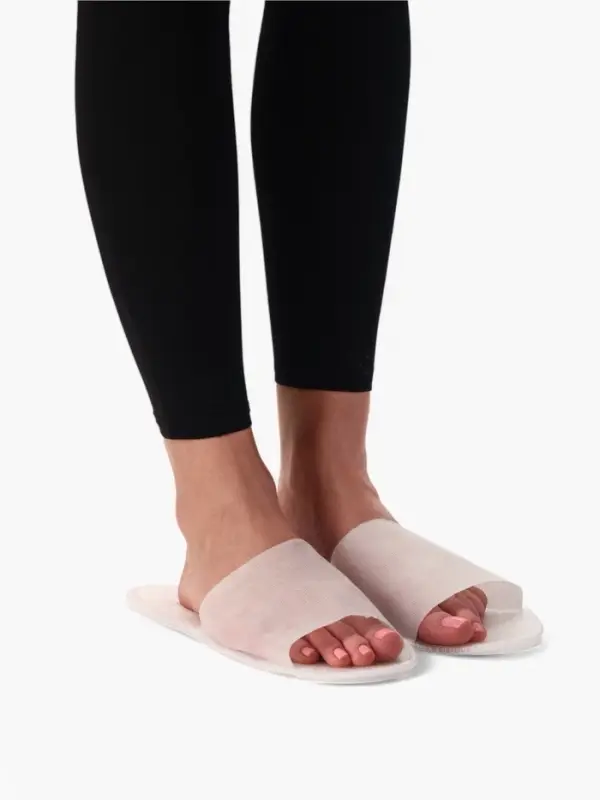 Тапочки одноразовые, антикризисные, подошва 4 мм, белые, 42 р. Тапочки одноразовые, антикризисные, подошва 4 мм, белые, 42 р.