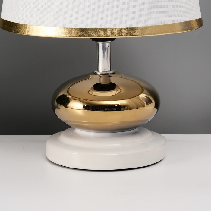 Настольная лампа с абажуром RISALUX «Капли», 1×40 Вт, Е27, белый/золото, 17×17×24 см Настольная лампа с абажуром RISALUX «Капли», 1×40 Вт, Е27, белый/золото, 17×17×24 см