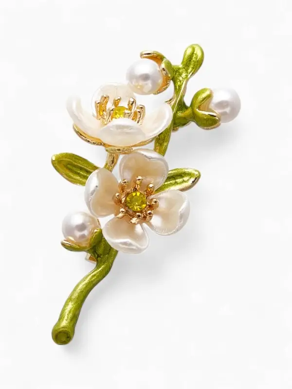 Брошь &laquo;Веточка с цветком жасмина&raquo;, с эмалью, цветная