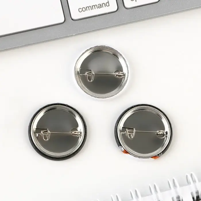 Значки закатные «Хочу послать все» 18+, набор 3 шт., d=25мм. Значки закатные «Хочу послать все» 18+, набор 3 шт., d=25мм.