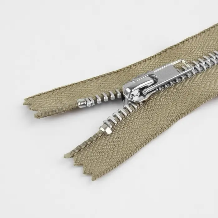 Молния металлическая, №5, неразъёмная, замок автомат, 18 см, бежевая