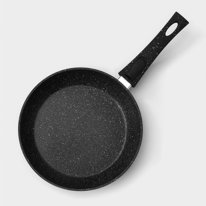 Сковорода кованая Magistro Dark, d=22 см, съёмная ручка soft-touch, антипригарное покрытие, индукция, цвет чёрный Сковорода кованая Magistro Dark, d=22 см, съёмная ручка soft-touch, антипригарное покрытие, индукция, цвет чёрный