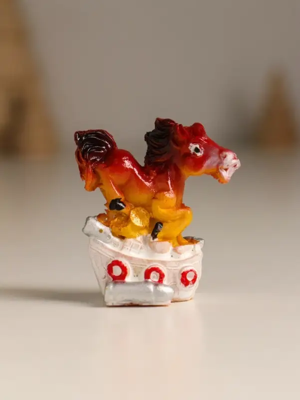 Сувенир полистоун "Конь и служба" МИКС 4,5х2,5х5 см