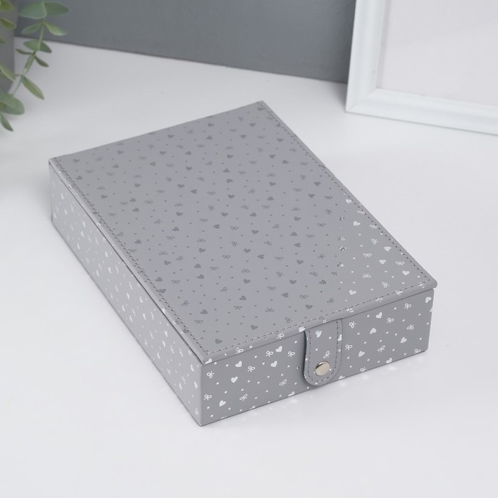 Шкатулка кожзам для украшений с зеркалом Шкатулка кожзам для украшений с зеркалом "Сердечки" серая матовая тиснение 15х21,5х5,5 см