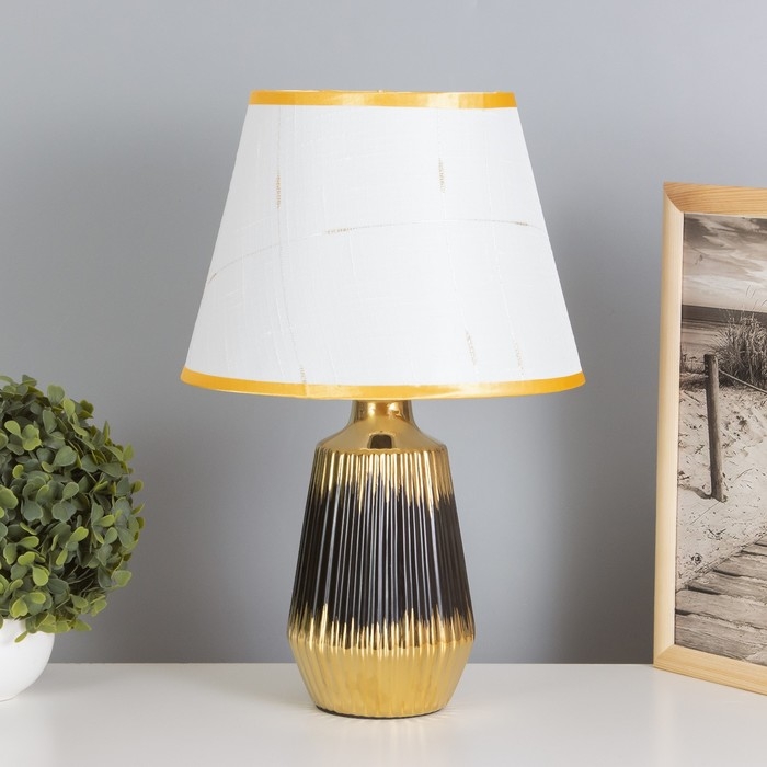 Лампа настольная Лампа настольная "Кармен" 1х40Вт Е14 черный/золото 24х24х40см