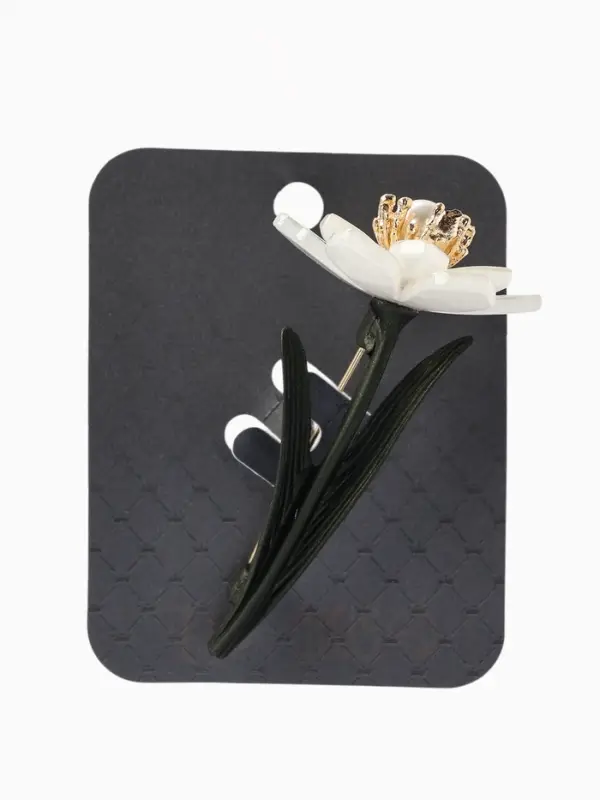 Брошь &laquo;Цветок&raquo; нежный, жемчуг, цвет бело-зелёный в золоте