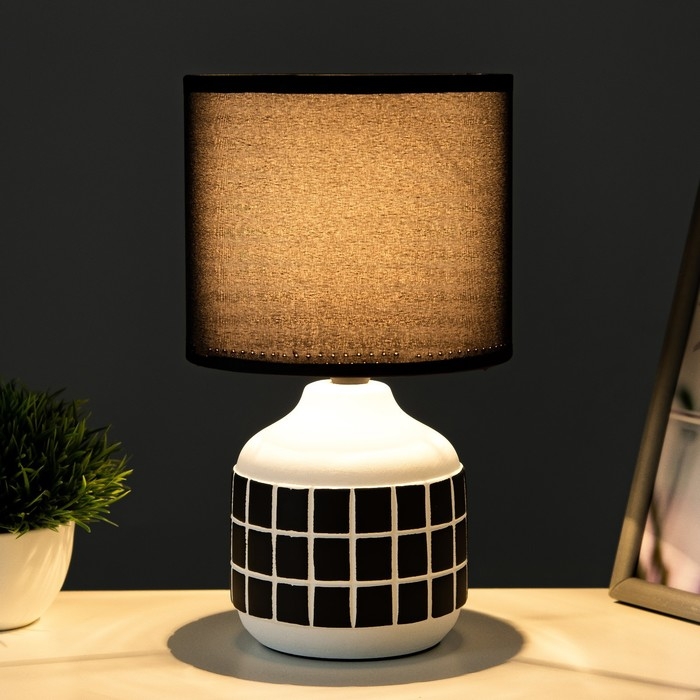 Настольная лампа Настольная лампа "Гликерия" E14 40Вт бело-чёрная 15х15х27 см RISALUX