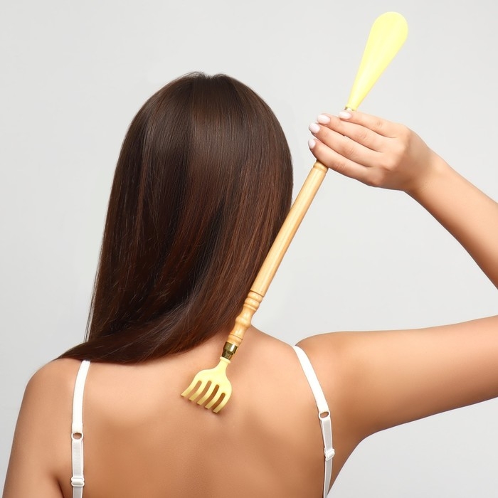 Массажёр - чесалка, универсальный, с ложкой, деревянный, 47 × 4 × 3 см, цвет жёлтый Массажёр - чесалка, универсальный, с ложкой, деревянный, 47 × 4 × 3 см, цвет жёлтый