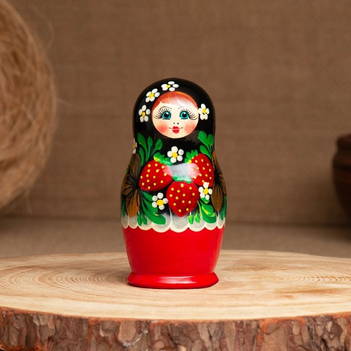 Матрёшка «Земляничка», чёрный платок, 3 кукольная, 10 см Матрёшка «Земляничка», чёрный платок, 3 кукольная, 10 см