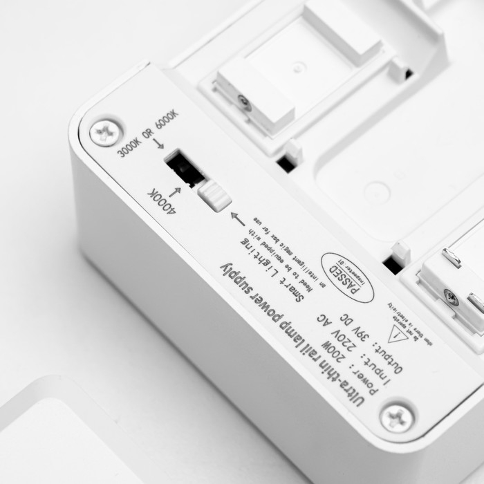 Драйвер для трековой системы Драйвер для трековой системы "SLIM-200" 200Вт 48V белый 8,8х8,8х4,1см