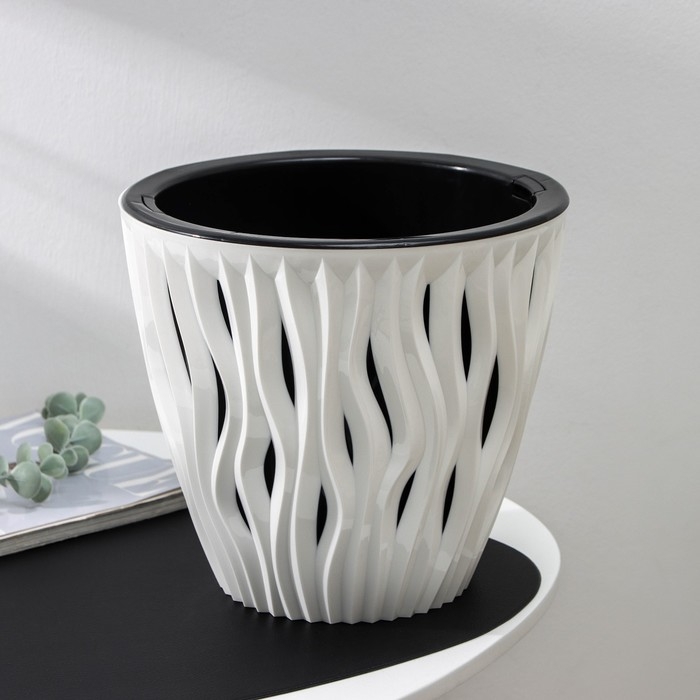 Кашпо для цветов со вставкой «Вдохновение», 7,5 л, цвет белый/чёрный Кашпо для цветов со вставкой «Вдохновение», 7,5 л, цвет белый/чёрный