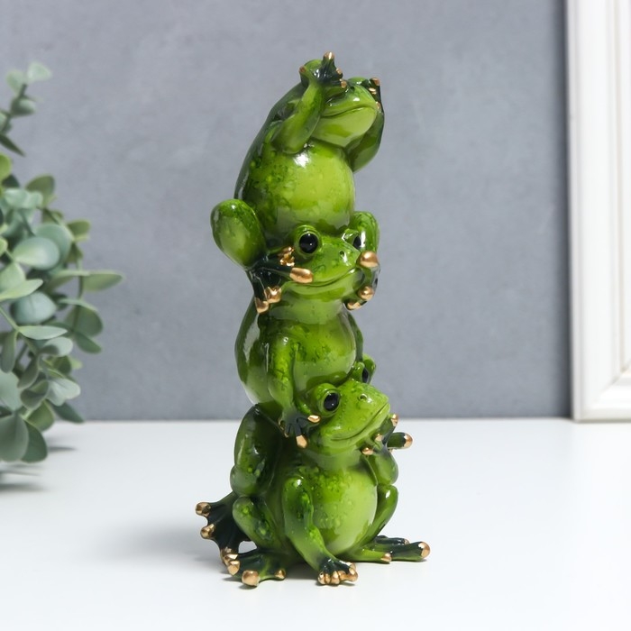 Сувенир полистоун лак Сувенир полистоун лак "Лягухи пирамида - не вижу, не слышу, не скажу" 18х6х8 см